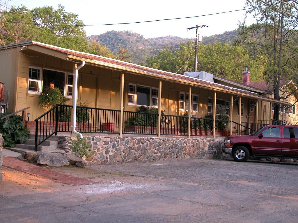 Sequoia Motel Three Rivers Buitenkant foto